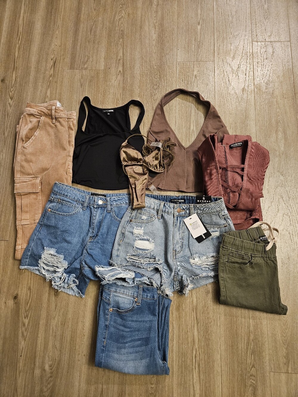Fashion Nova Womens / Juniors 9pc Clothing Bundle Size 3 & SMALL